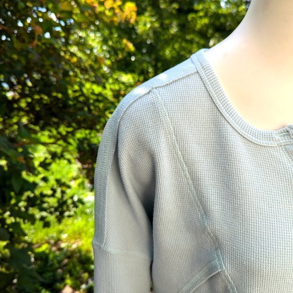 Cute Blupepper lt. Green poly cotton waffle knit Smock style top Sz sm - Picture 3 of 5